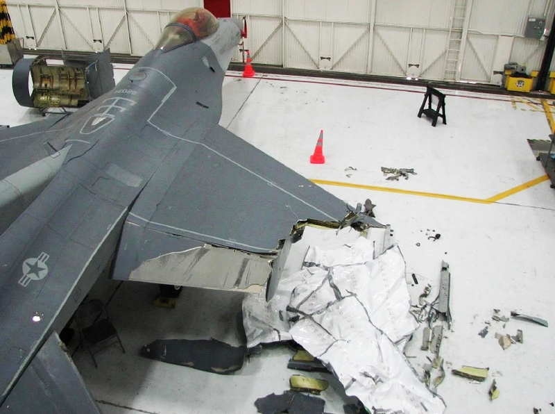 Illustration for article titled This F-16 Viper Managed To Fly Back To Base Missing Half A Wing